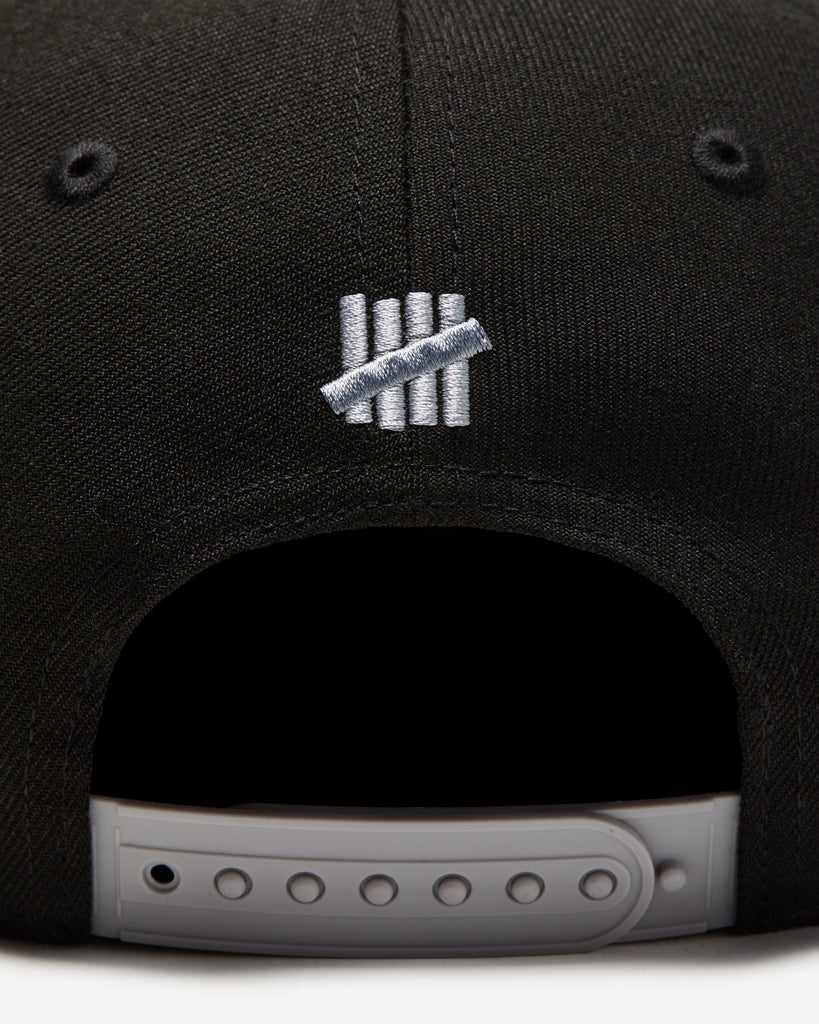 UNDEFEATED SP26 PLAY DIRTY SNAPBACK - BLACK