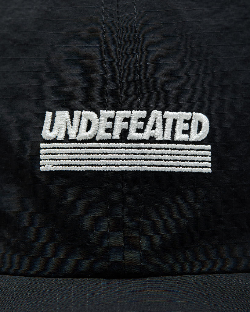 UNDEFEATED SU26 POOLSIDE STRAPBACK - BLACK