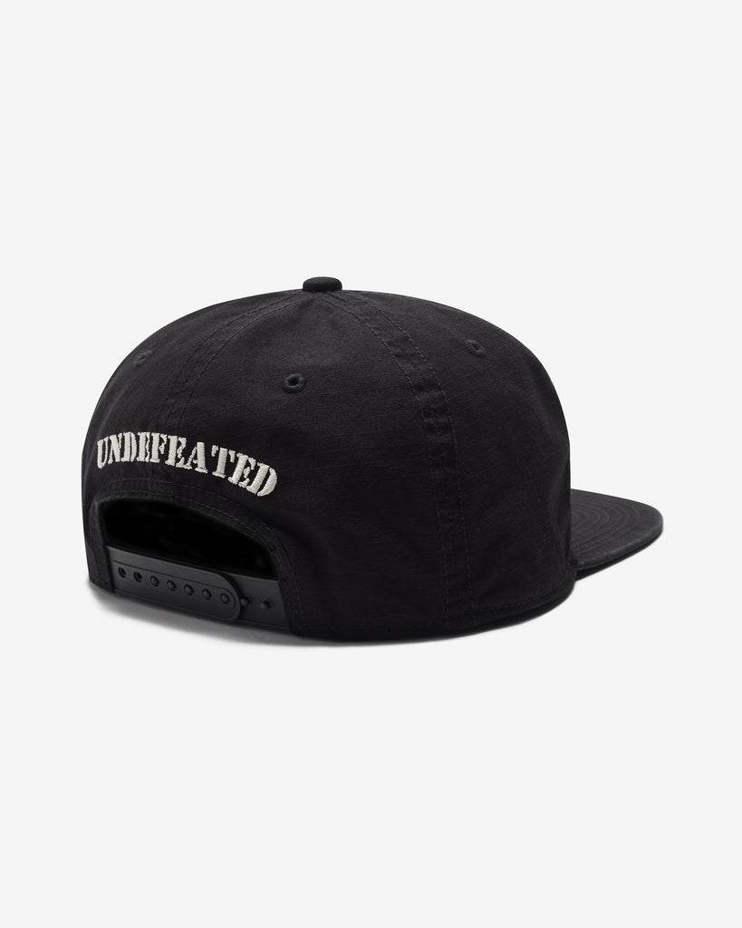 UNDEFEATED FA25 SLOUCHY 5 PANEL SNAPBACK - BLACK