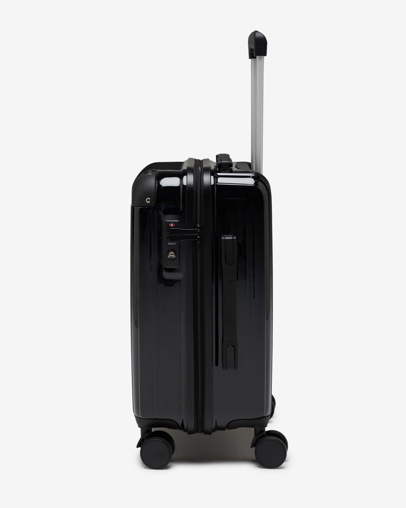 UNDEFEATED CARRY-ON LUGGAGE BLACK