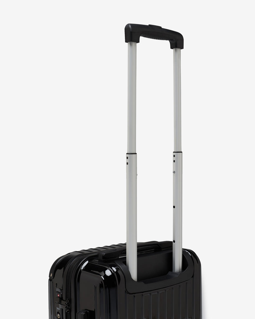 UNDEFEATED CARRY-ON LUGGAGE BLACK