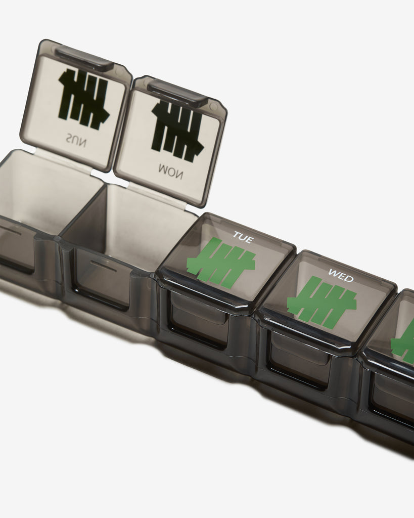 UNDEFEATED SP26 PILL BOX - BLACK