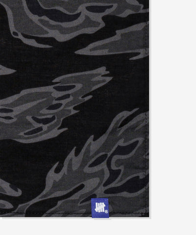 FA26 UNDEFEATED TIGER CAMO BANDANA - BLACK