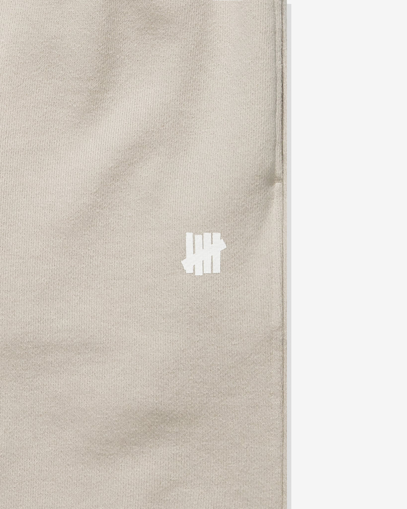 UNDEFEATED ICON CUTOFF SWEATSHORT LIGHT KHAKI