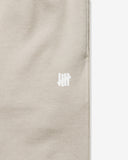 UNDEFEATED ICON CUTOFF SWEATSHORT LIGHT KHAKI