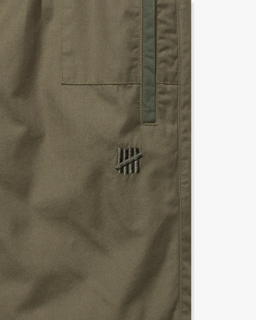 UNDEFEATED PATCHWORK SHORT OLIVE