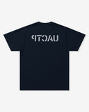 SU26 UNDEFEATED STENCIL S/S TEE