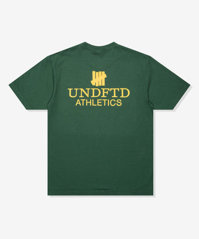 UNDEFEATED SP26 ATHLETICS S/S TEE-FOREST