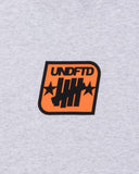 SU26 UNDEFEATED BADGE S/S TEE - HEATHER GREY