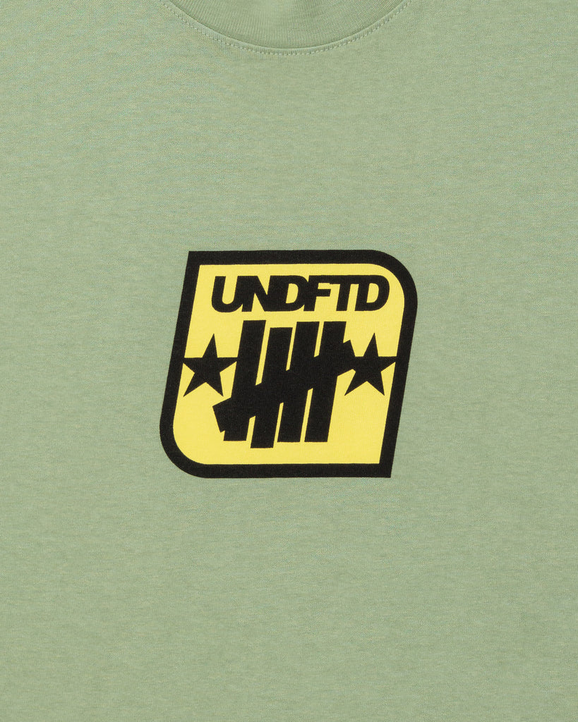 SU26 UNDEFEATED BADGE S/S TEE - SAGE