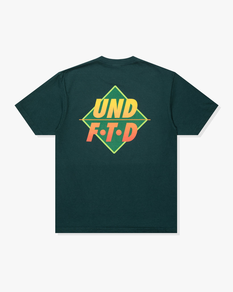 SU26 UNDEFEATED DIAMOND S/S TEE - HUNTER GREEN