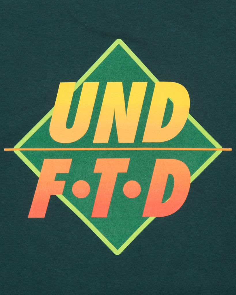 SU26 UNDEFEATED DIAMOND S/S TEE - HUNTER GREEN
