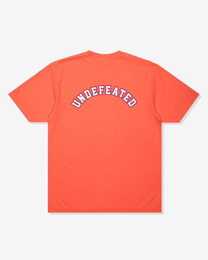 UNDEFEATED SP26 EMBLEM S/S TEE-CORAL
