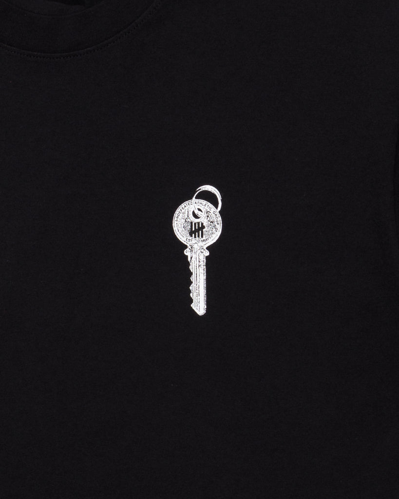 UNDEFEATED LOCK S/S TEE BLACK