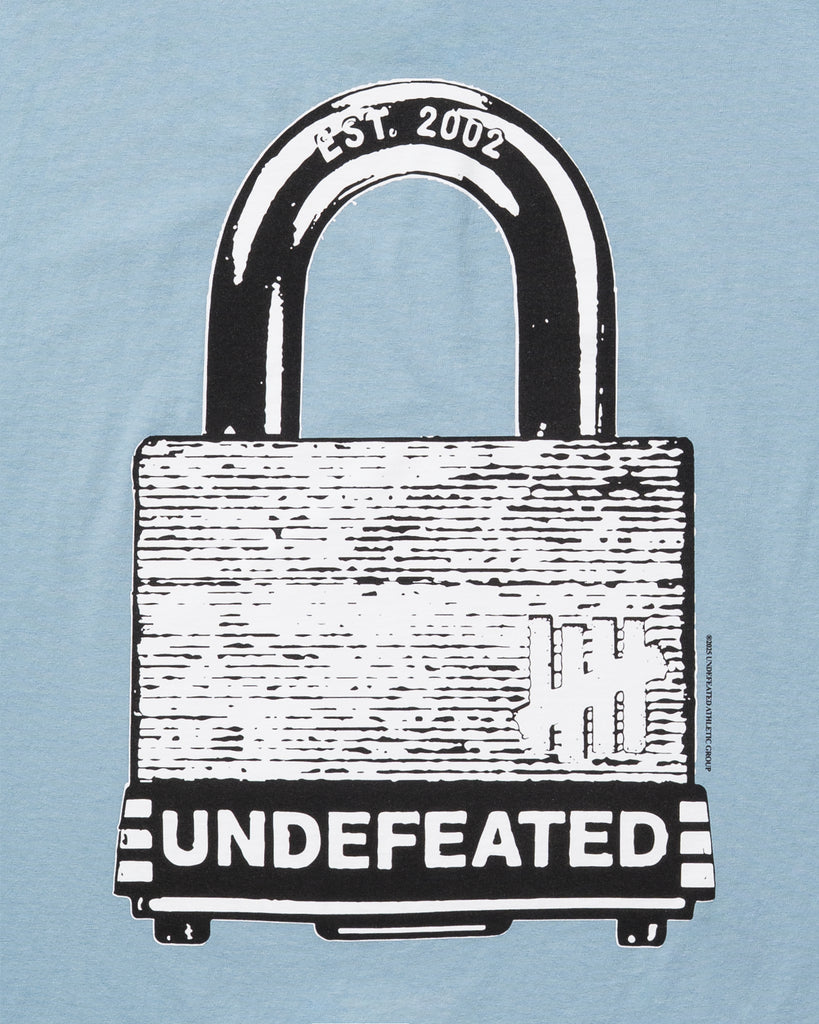 UNDEFEATED LOCK S/S TEE SKY BLUE