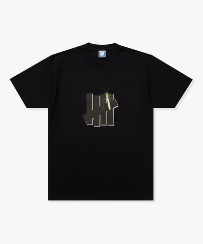 UNDEFEATED MANTIS S/S TEE BLACK
