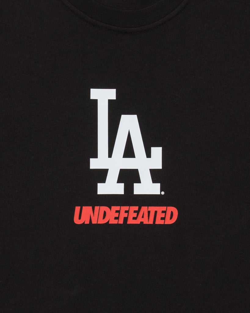 UNDEFEATED X NE X DODGERS STACKED LOGO S/S TEE - BLACK