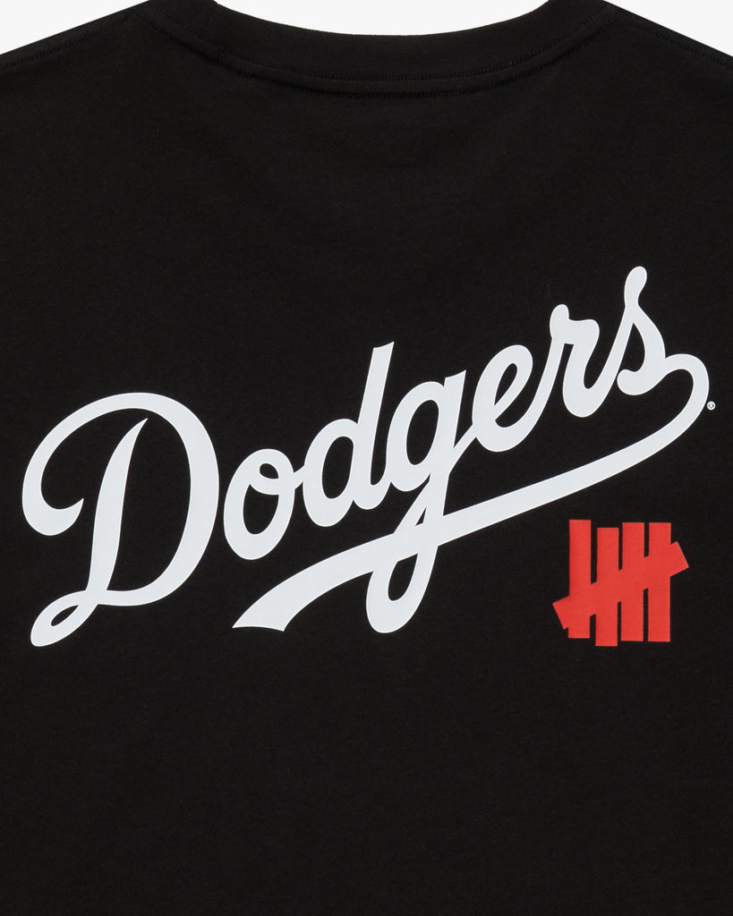 UNDEFEATED X NE X DODGERS STACKED LOGO S/S TEE - BLACK