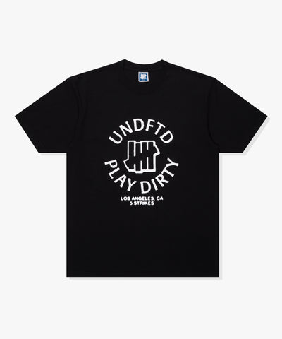 SU26 UNDEFEATED PLAY DIRTY S/S TEE - BLACK