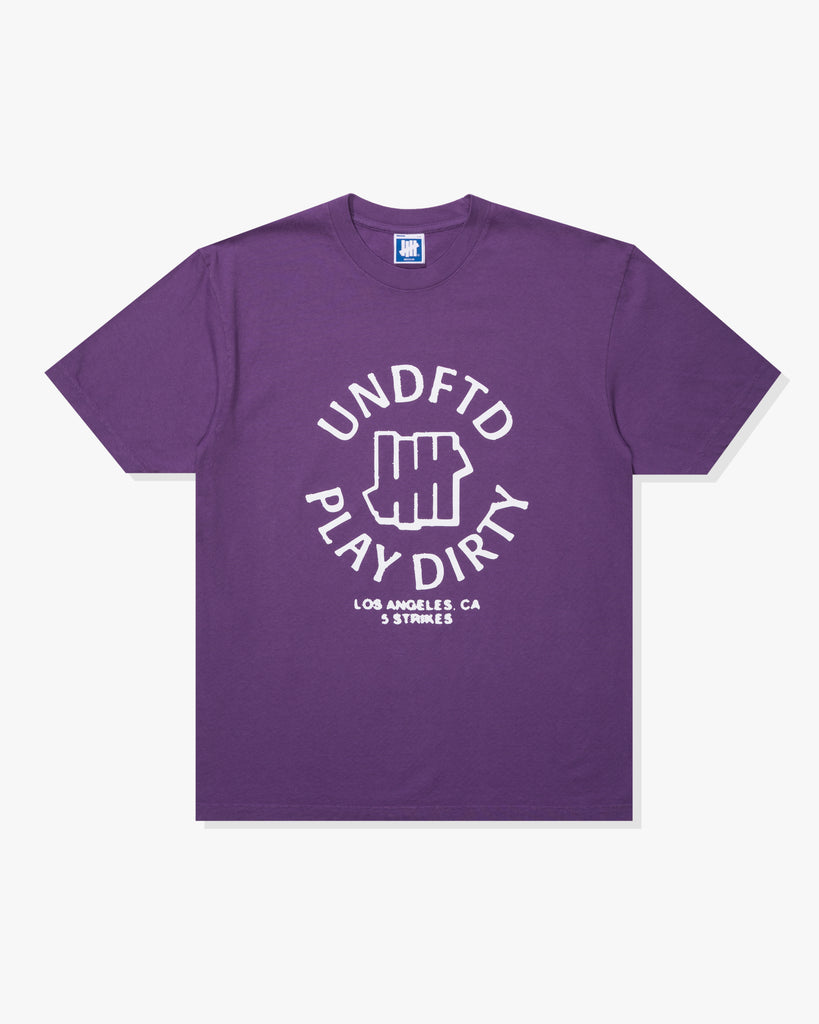 SU26 UNDEFEATED PLAY DIRTY S/S TEE - PURPLE