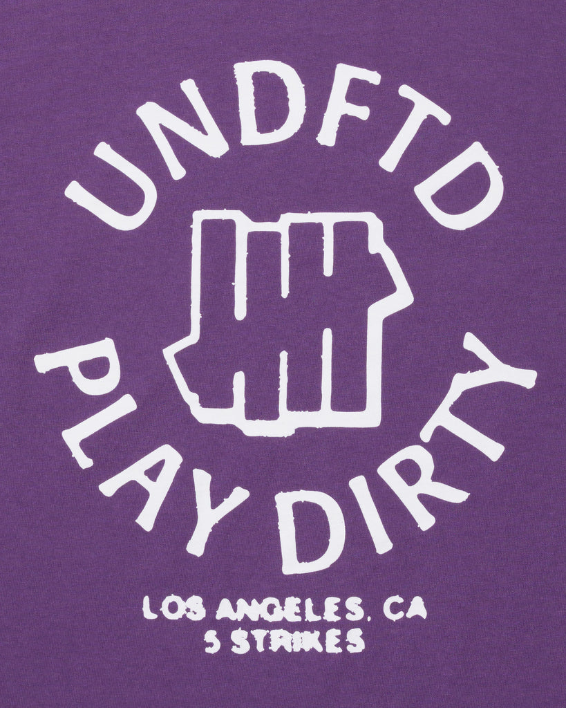 SU26 UNDEFEATED PLAY DIRTY S/S TEE - PURPLE