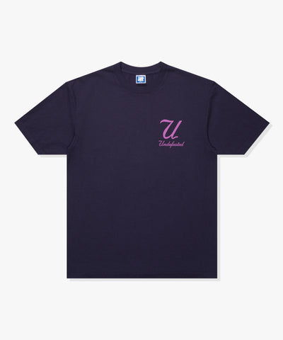 SU26 UNDEFEATED SCRIPT S/S TEE - NAVY