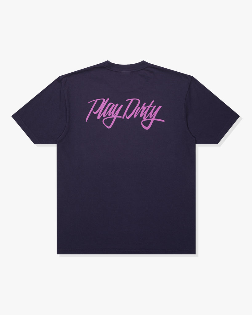 SU26 UNDEFEATED SCRIPT S/S TEE - NAVY