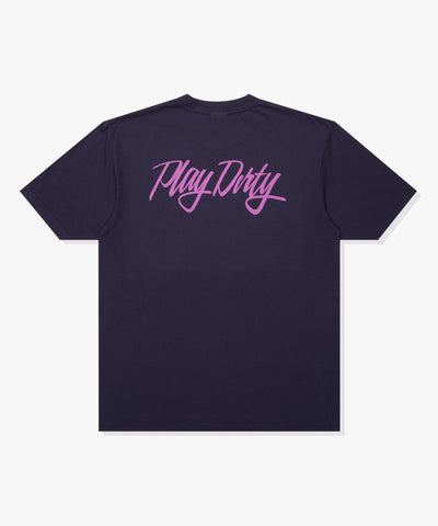 SU26 UNDEFEATED SCRIPT S/S TEE - NAVY