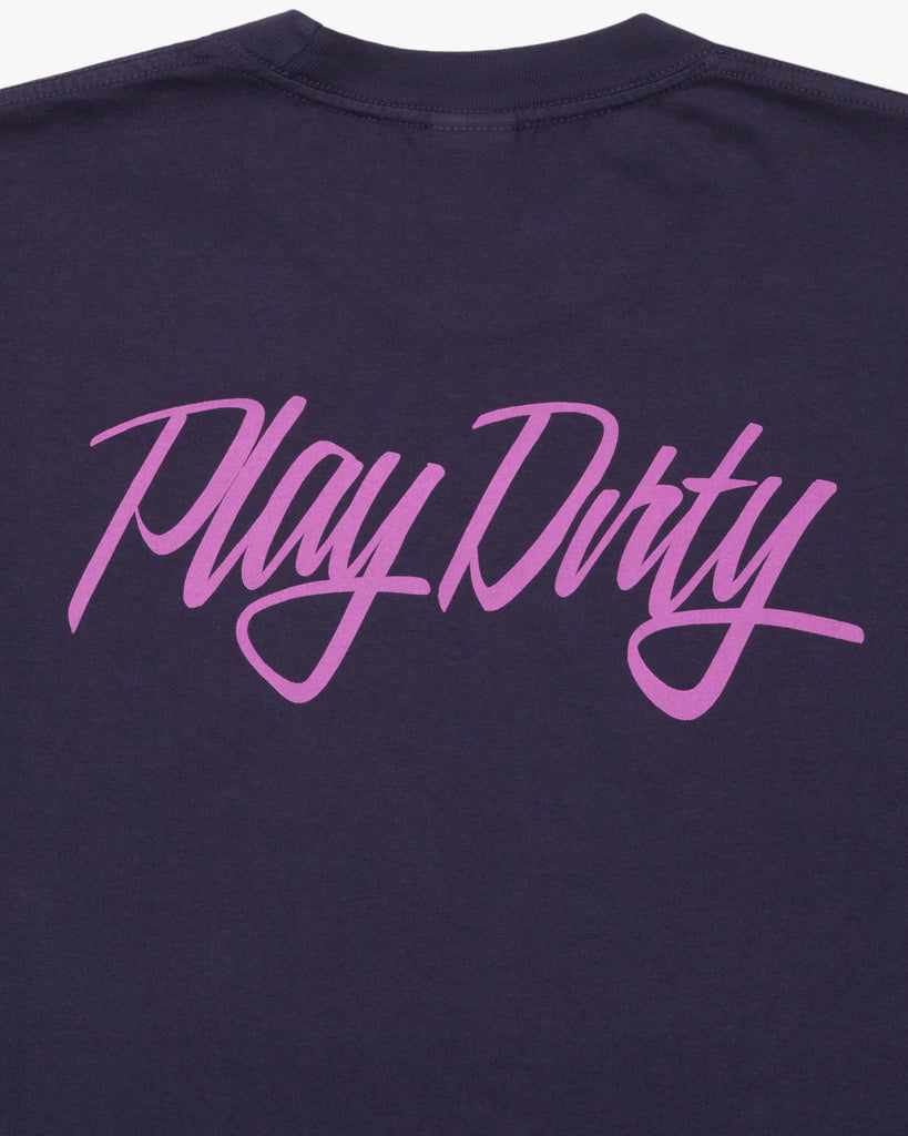 SU26 UNDEFEATED SCRIPT S/S TEE - NAVY