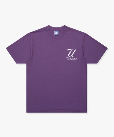 SU26 UNDEFEATED SCRIPT S/S TEE - PURPLE