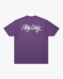 SU26 UNDEFEATED SCRIPT S/S TEE - PURPLE