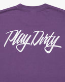 SU26 UNDEFEATED SCRIPT S/S TEE - PURPLE