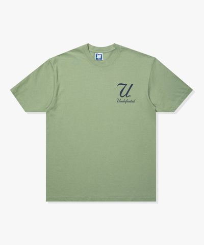 SU26 UNDEFEATED SCRIPT S/S TEE - SAGE
