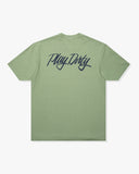SU26 UNDEFEATED SCRIPT S/S TEE - SAGE