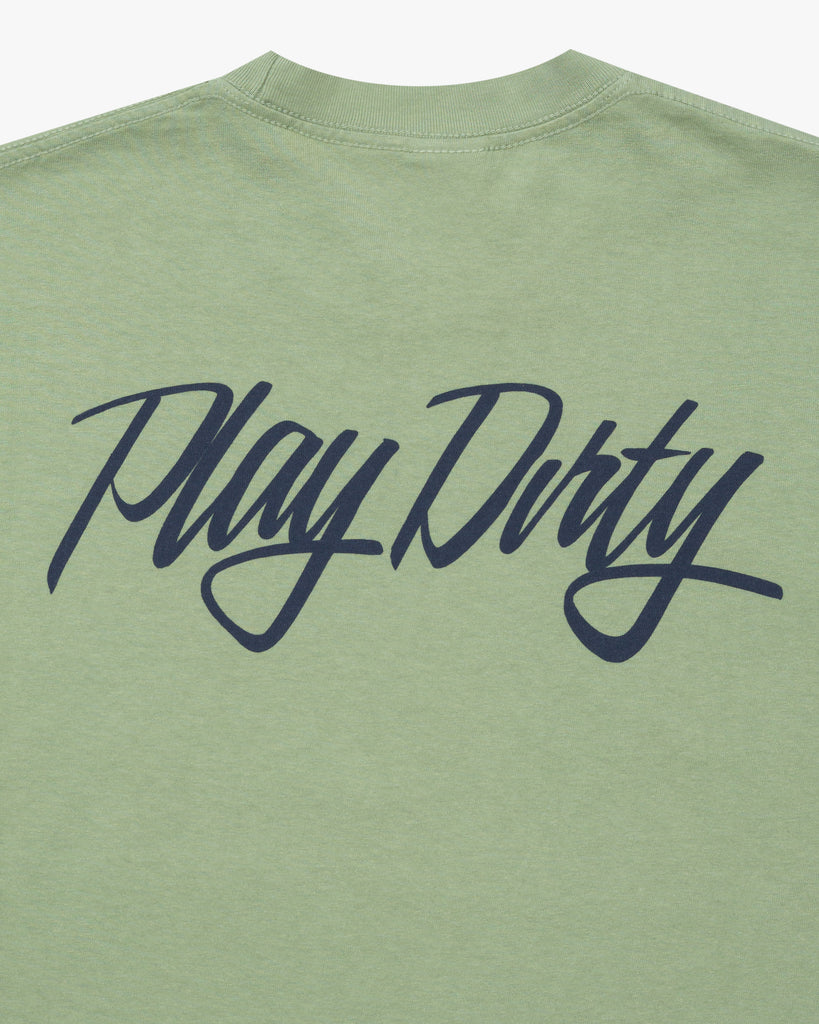 SU26 UNDEFEATED SCRIPT S/S TEE - SAGE