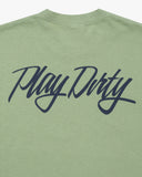 SU26 UNDEFEATED SCRIPT S/S TEE - SAGE