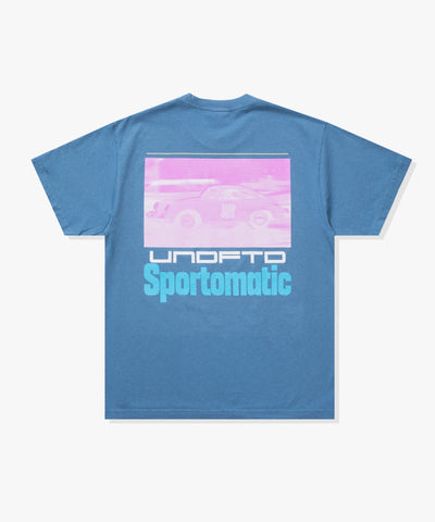 UNDEFEATED SP25 SPORTOMATIC S/S TEE-CORNFLOWER