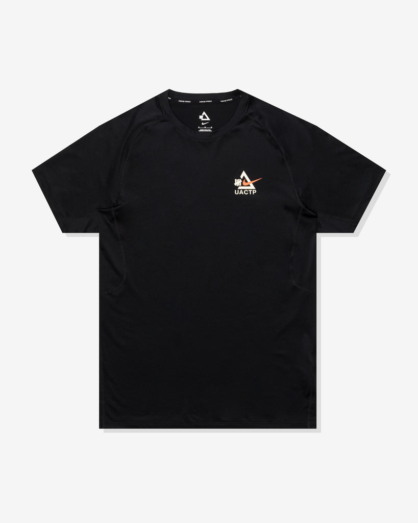 UACTP X NIKE NRG DF SLIM SS TOP - BLACK