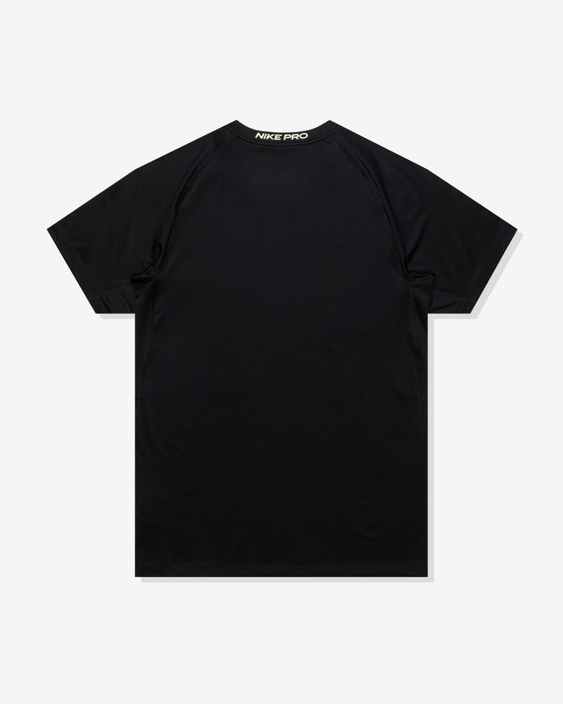 UACTP X NIKE NRG DF SLIM SS TOP - BLACK