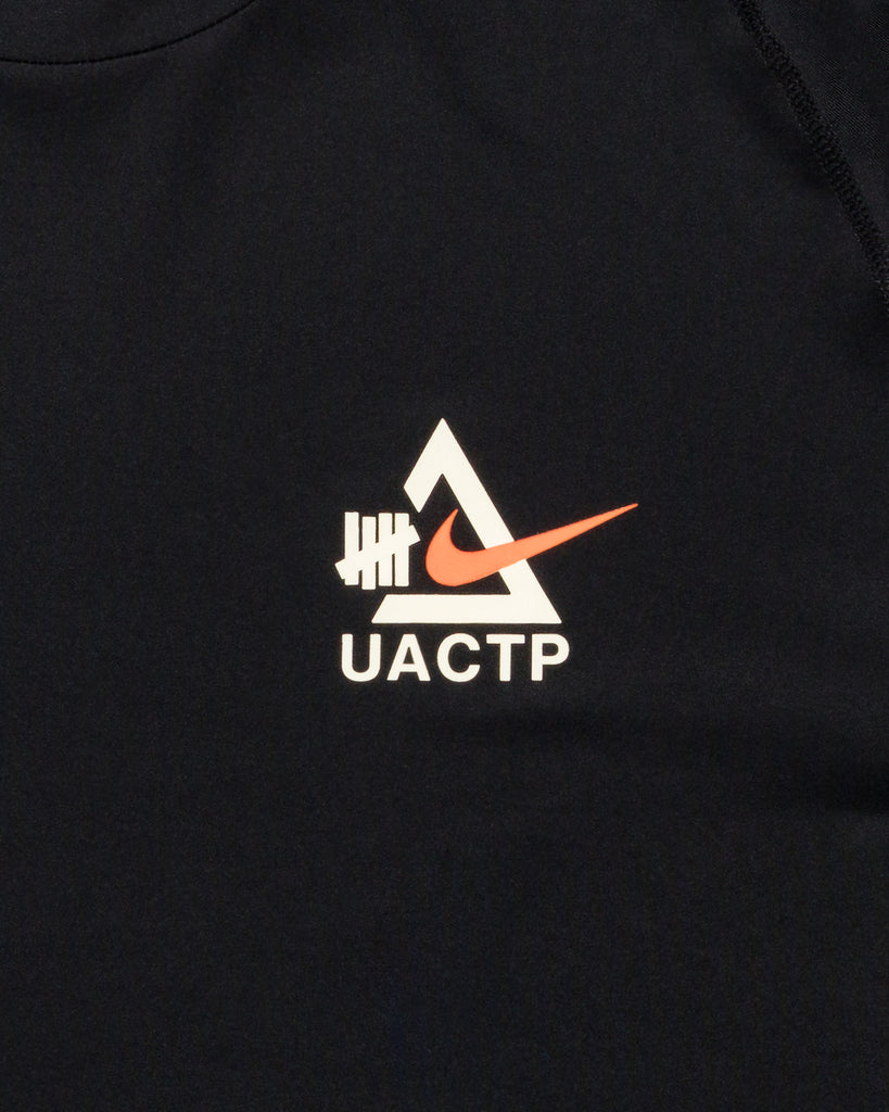 UACTP X NIKE NRG DF SLIM SS TOP - BLACK