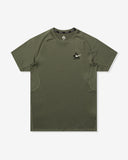 UACTP X NIKE NRG DF SLIM SS TOP - MEDIUM OLIVE