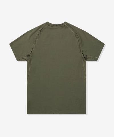 UACTP X NIKE NRG DF SLIM SS TOP - MEDIUM OLIVE