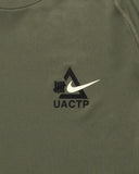 UACTP X NIKE NRG DF SLIM SS TOP - MEDIUM OLIVE