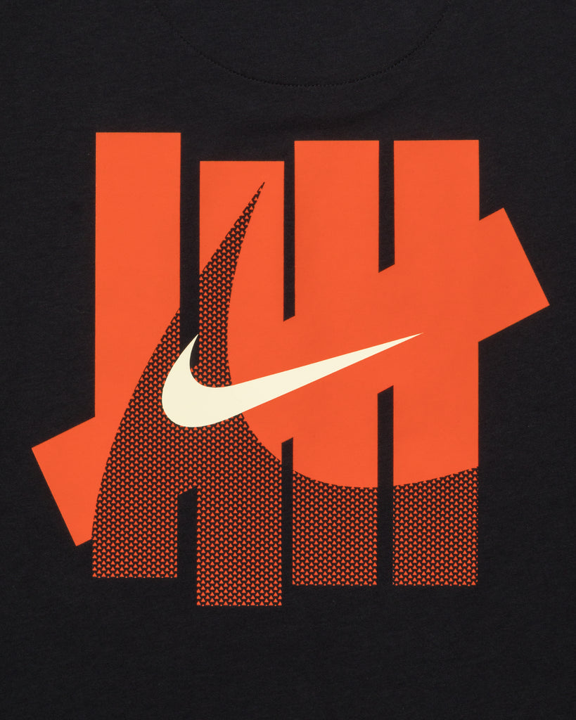 UACTP X NIKE NRG PRIMARY SS TOP - BLACK