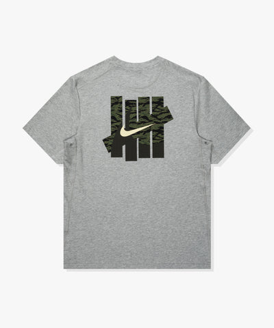 UACTP X NIKE NRG PRIMARY SS TOP - GREY HEATHER
