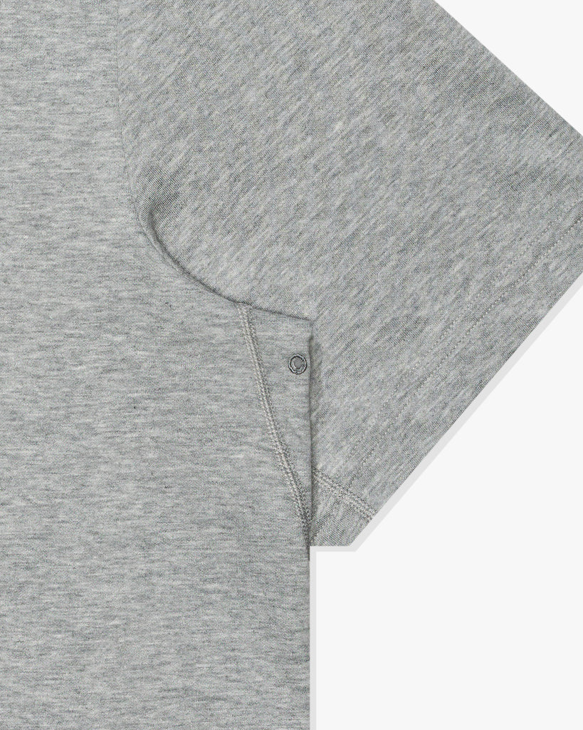 UACTP X NIKE NRG PRIMARY SS TOP - GREY HEATHER