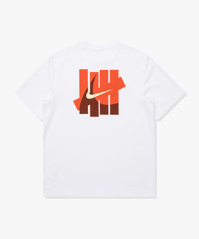 UACTP X NIKE NRG PRIMARY SS TOP - WHITE