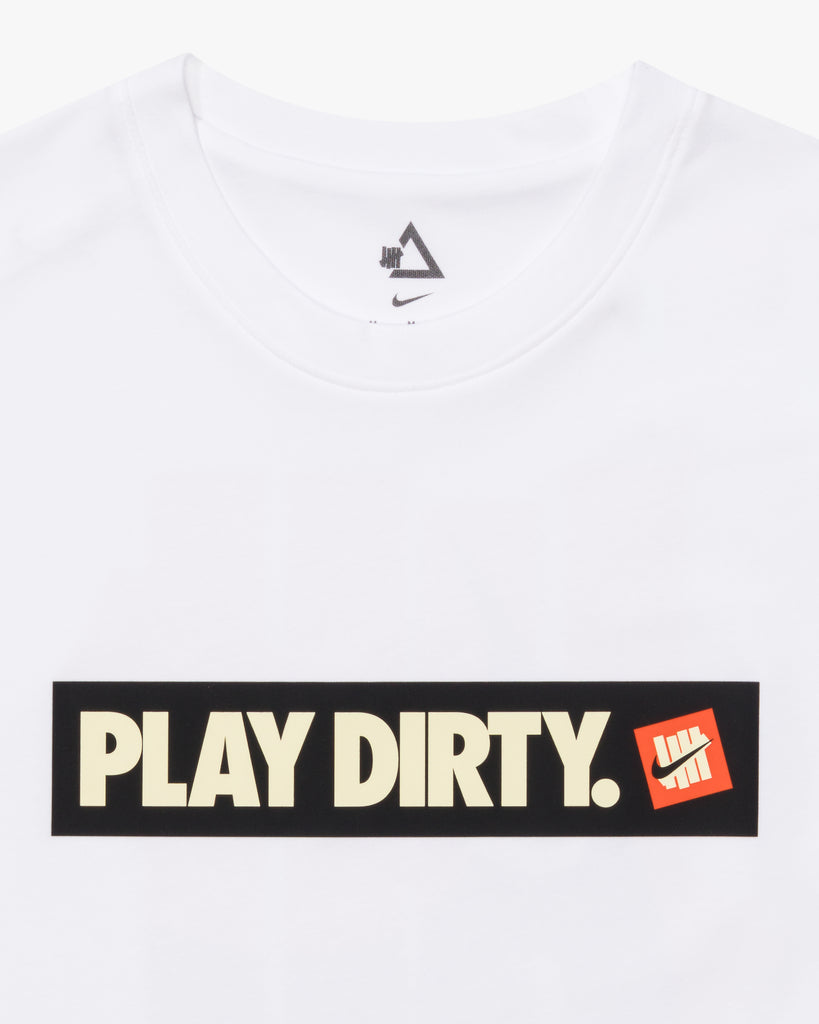 UACTP X NIKE NRG PRIMARY SS TOP - WHITE