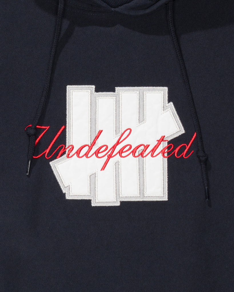 FA26 UNDEFEATED APPLIQUE PULLOVER HOOD - NAVY