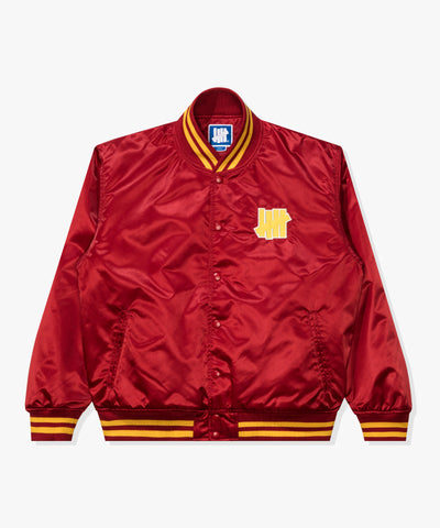 UNDEFEATED ICON SATIN VARSITY JACKET - SCARLET